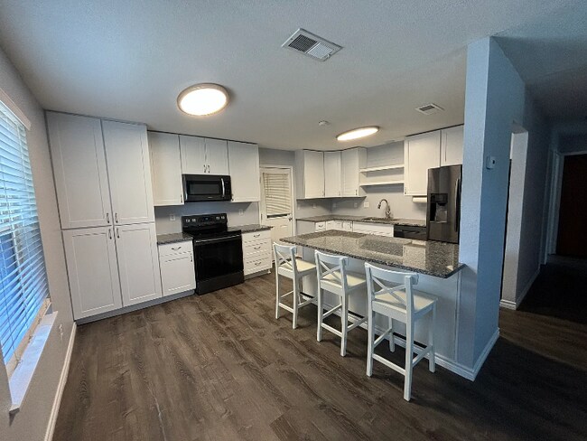 Foto del edificio - 901 Marilyn Dr