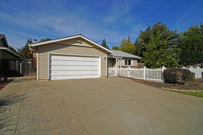 Primary Photo - 2547 El Burlon Cir