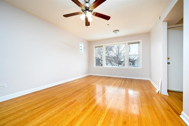 Foto del edificio - 5439 W Schubert Ave