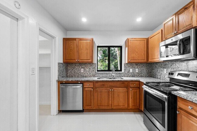 Foto del edificio - 899 NW 7th Dr