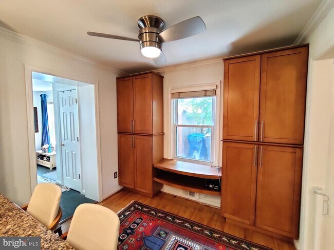 Foto del edificio - 5837 Edgehill Dr
