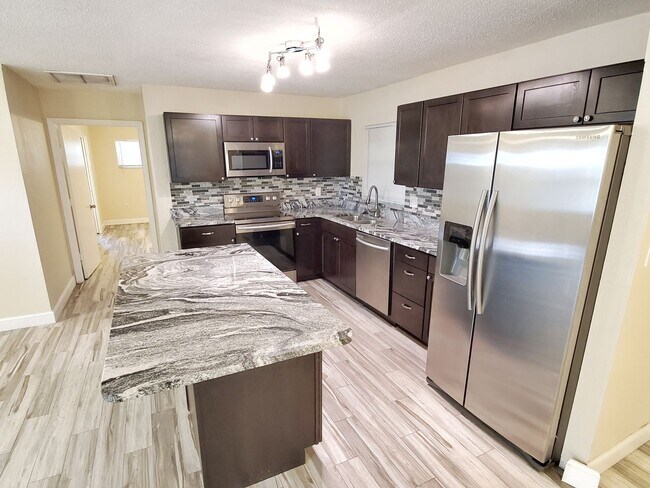 Building Photo - 3 Bedroom 2 Bath Home in Pinellas Park