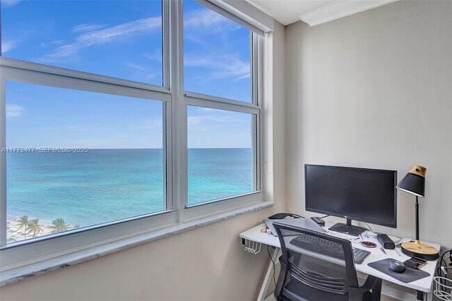 Foto del edificio - 3180 S Ocean Dr