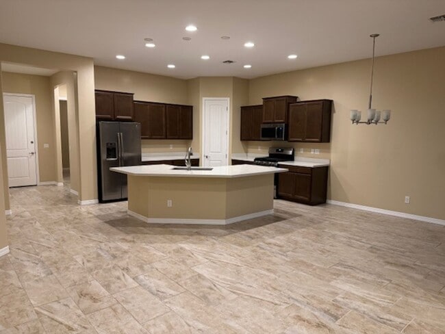 Foto del edificio - Beautiful 3 bedroom 2 bath 2 car garage home in Pronghorn Ranch!