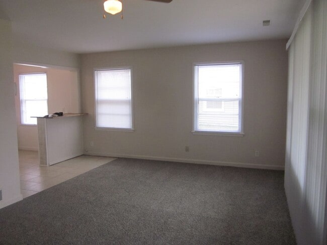 Building Photo - 4319 Standish Dr
