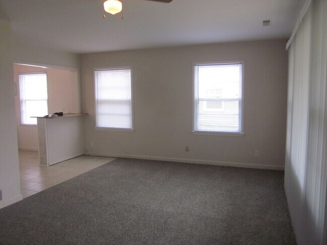 Foto del edificio - 4319 Standish Dr