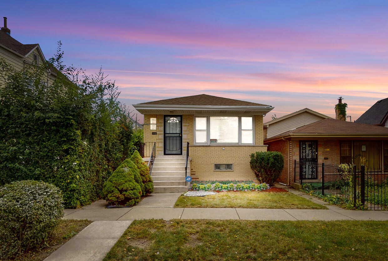 9337 S Oglesby Ave, Chicago, IL 60617 House Rental in Chicago, IL