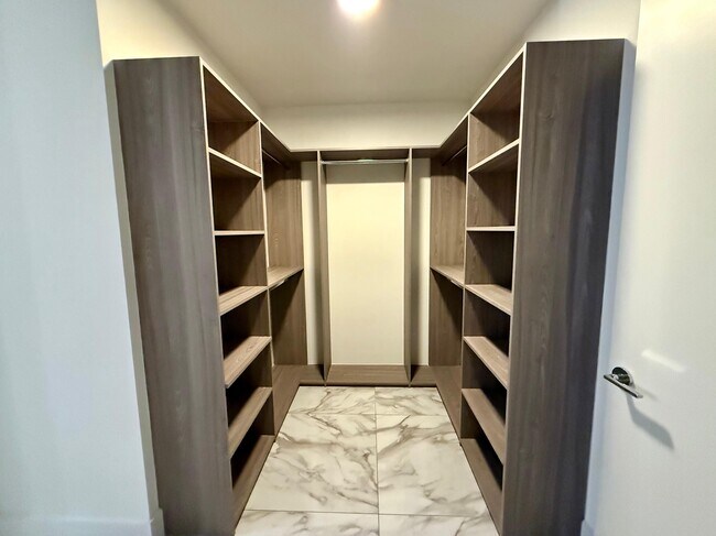 Foto del edificio - 341 NE 35th St