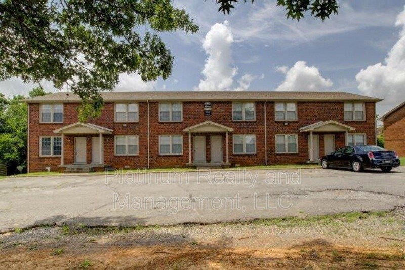 814 Golf View Pl Unit B, Clarksville, TN 37043 Condo for Rent in Clarksville, TN