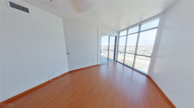 Foto del edificio - 200 W Sahara Ave