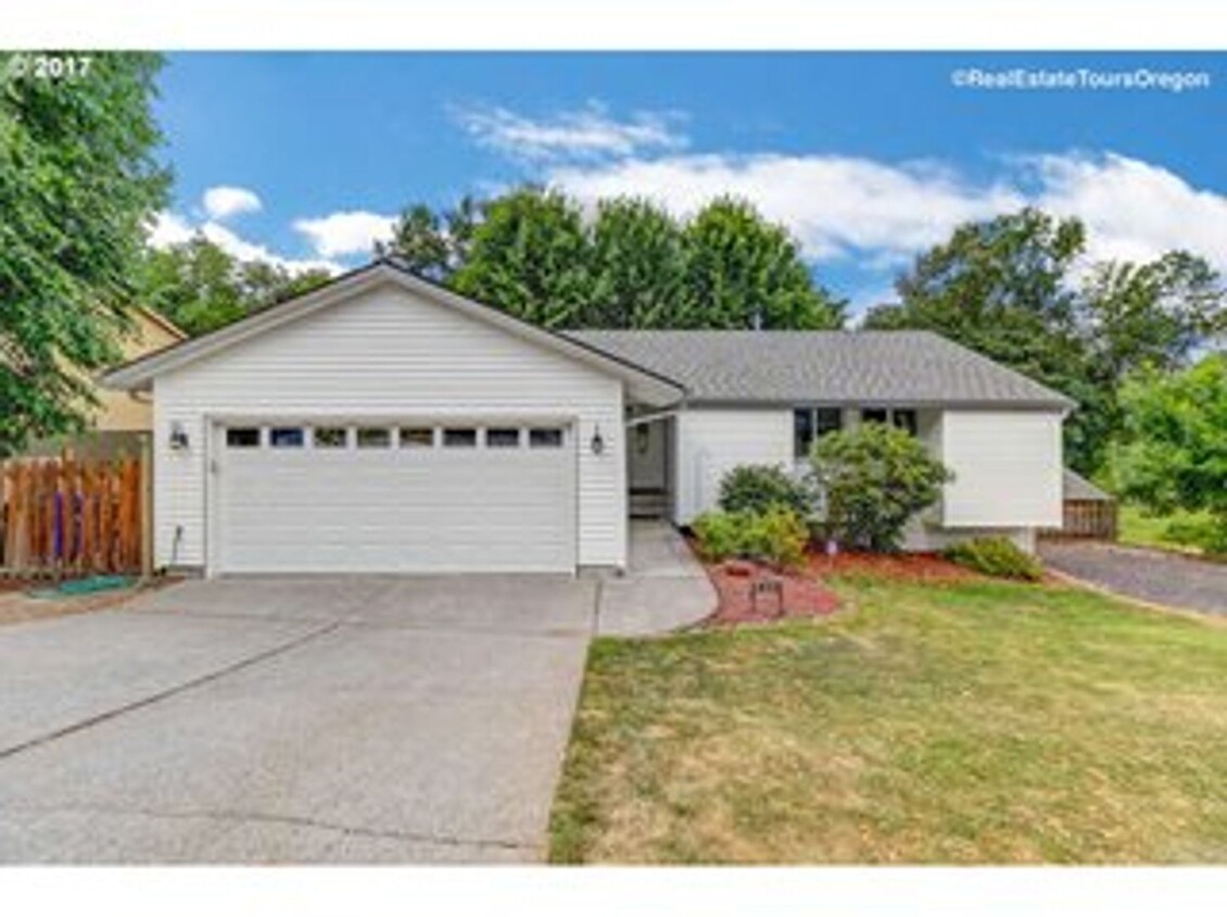 Primary Photo - Beautiful 5 Bedroom in Gresham!!