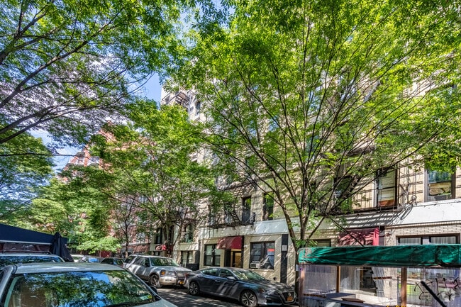 Building Photo - 176 Thompson St