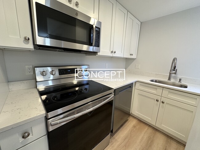 Building Photo - 499 Beacon St
