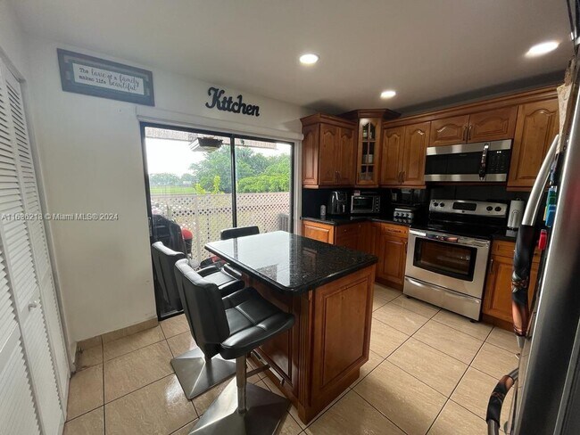 Foto del edificio - 2178 W 60th St