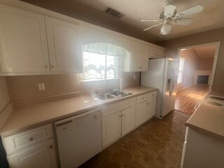 Foto del edificio - 1632 Summerwoods Cir