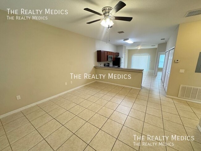 Building Photo - 548 Albatross Dr