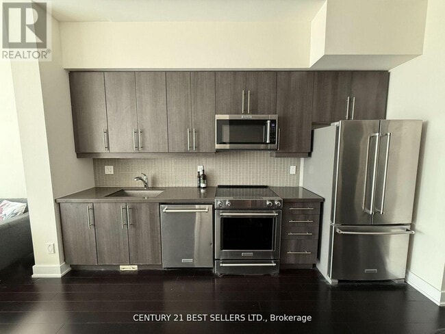 Photo du bâtiment - 510 Curran Place