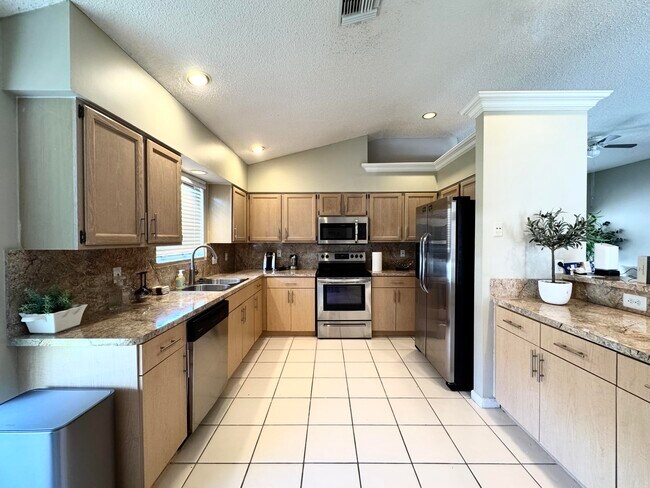 Foto del edificio - 13297 Emerald View Ct