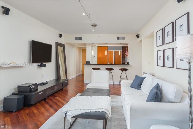 Building Photo - 2 br, 2 bath Condo - 1500 Ocean Dr Apt 1207