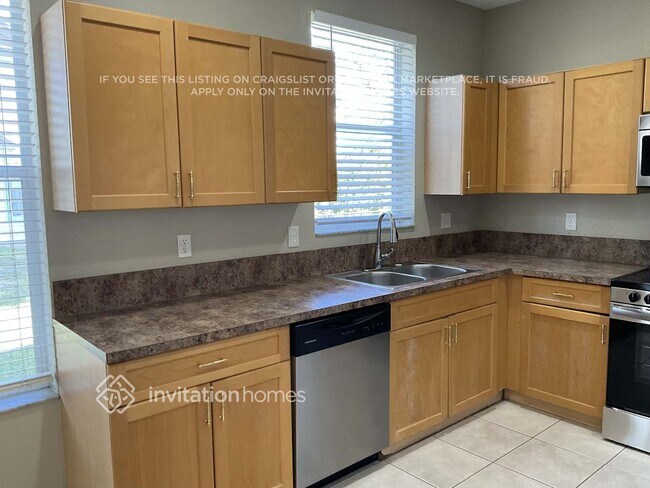 Foto del edificio - 5821 Azalea Cir