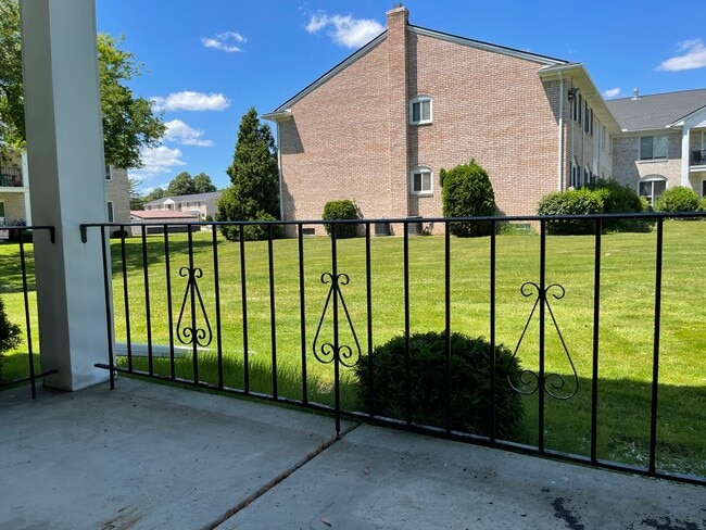 Building Photo - 14181 Ivanhoe Dr
