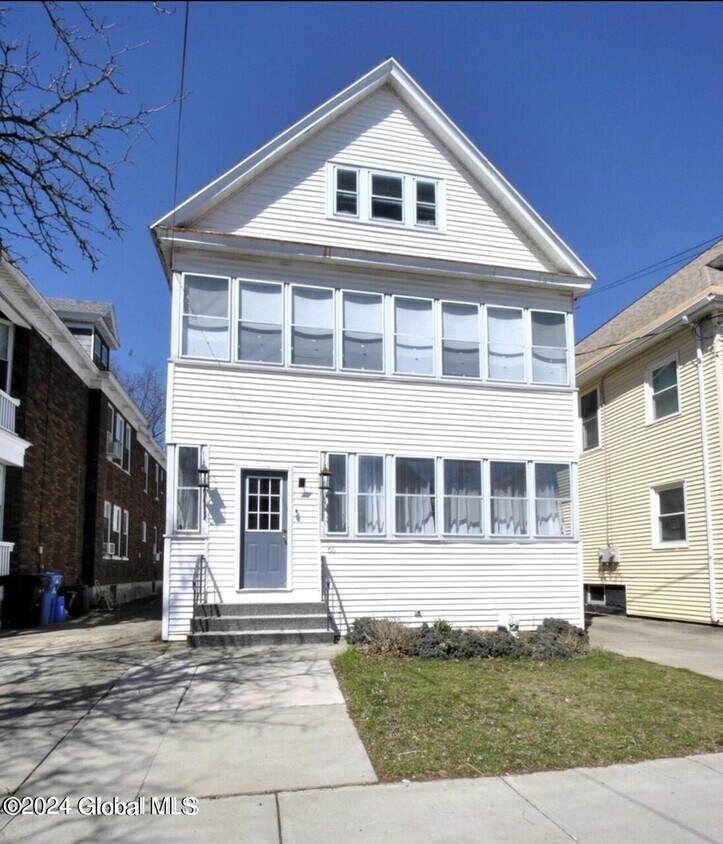 Primary Photo - 65 Summit Ave