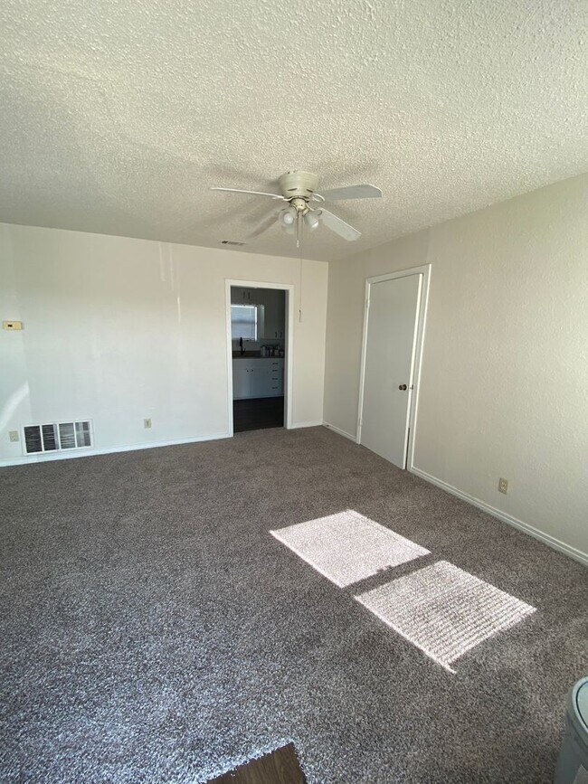 Foto del edificio - Charming newly renovated 3 bedroom 2 bath ...