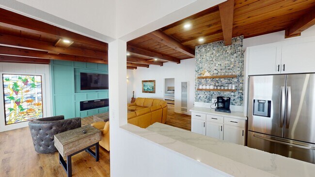 Foto del edificio - Oceanfront | 2nd Floor Condo