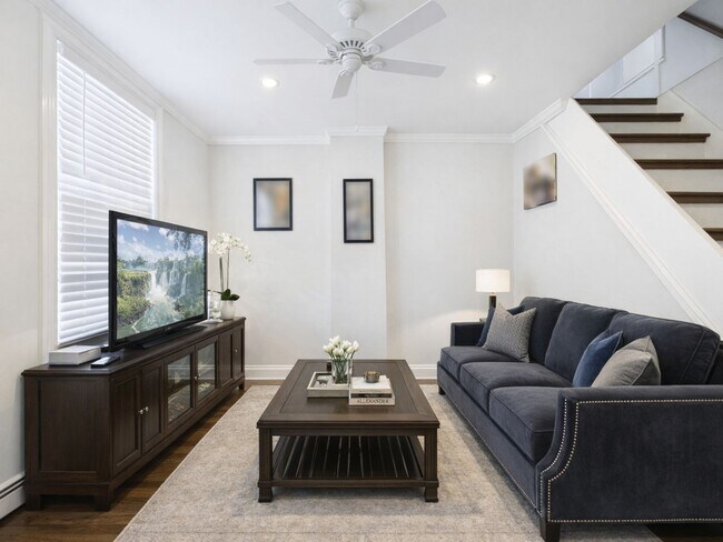 Foto del edificio - Newly renovated bright 2 bed 1 bath in fishtown JULY 10