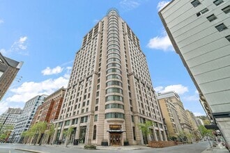 Building Photo - 2000 Drummond St