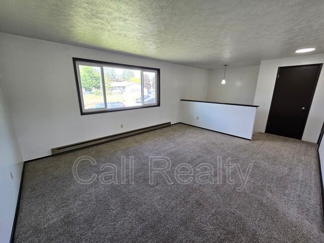 Building Photo - 3322 S Raymond Cir