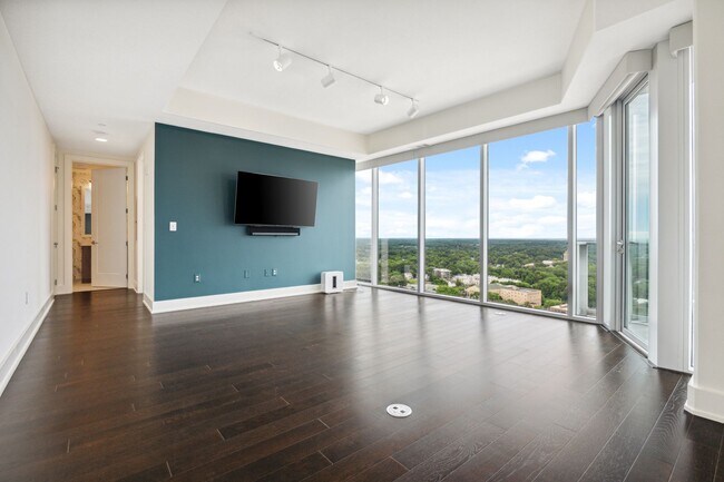 Building Photo - Stunning Downtown Durham Condo with Panora...