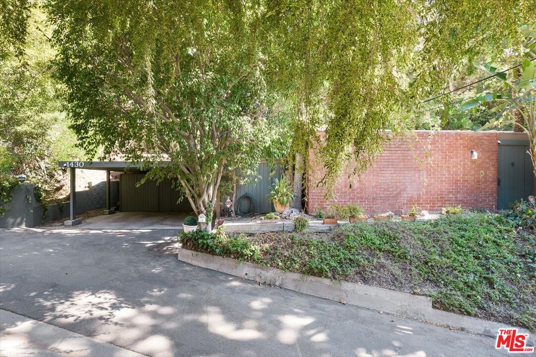 Primary Photo - 1430 Benedict Canyon Drive