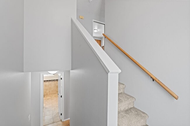 Building Photo - 4-Bedroom Retreat in Medical Lake - 2 Baths & 2,454 Sq/Ft Half Month Rent Free!