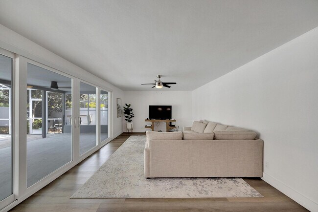 Foto del edificio - 9622 Oakhurst Rd