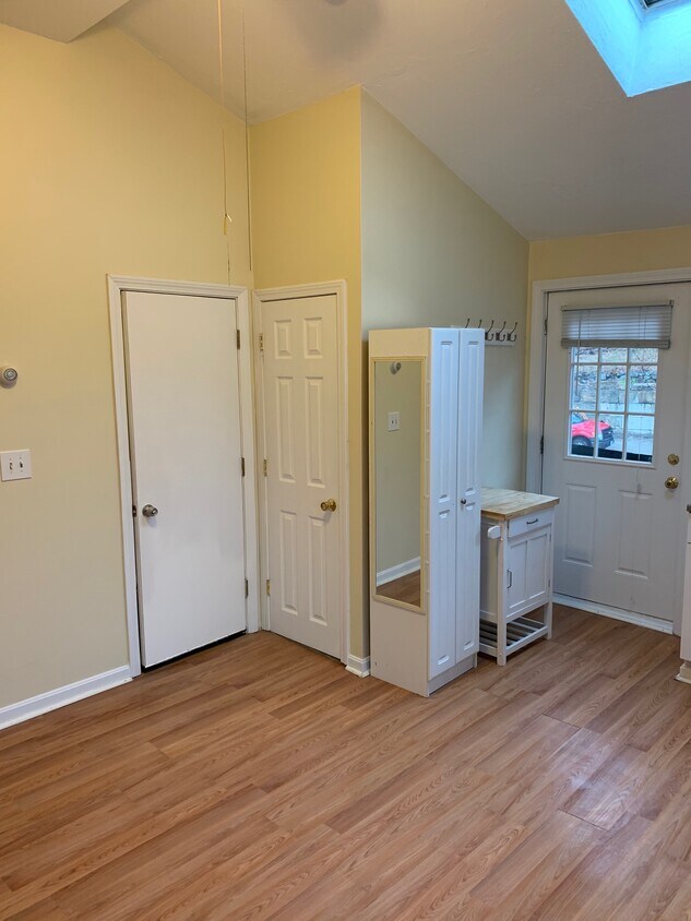 Foto principal - 78 N Broadway St
