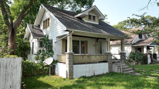 Building Photo - 1007 N Oakley St
