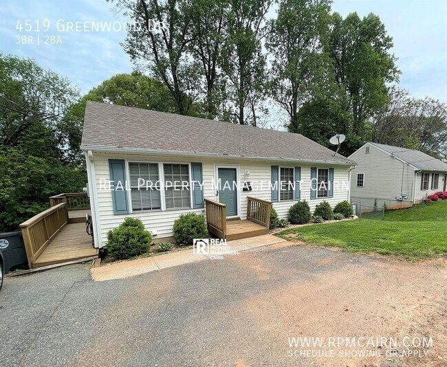 Photo - 4519 Greenwood Dr House