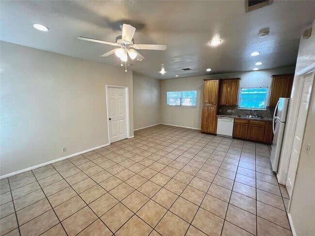 Foto del edificio - 5403 Evans Ave