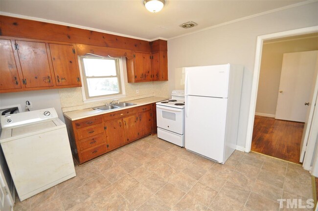 Building Photo - 717 Friar Tuck Rd