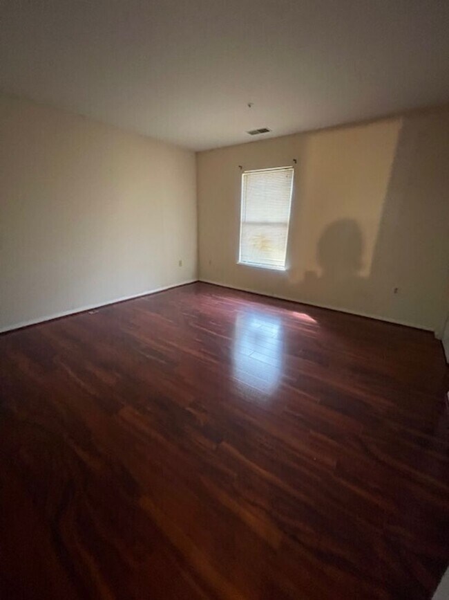Building Photo - Top floor Condo is Gaithersburg