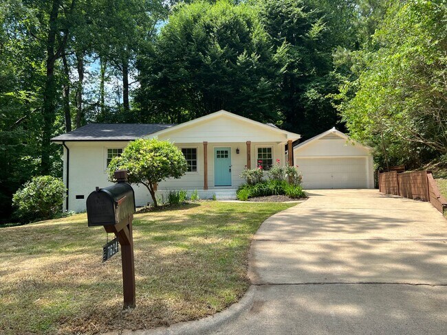 Building Photo - Renovated 3 Bed | 2 Bath House with Fenced...