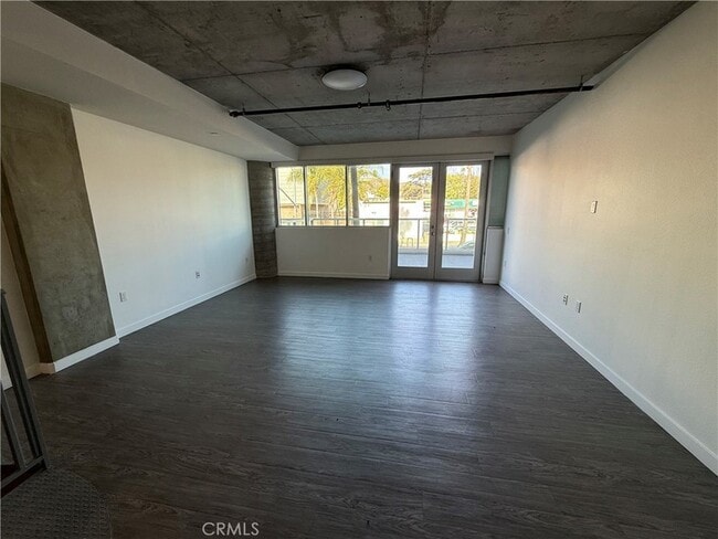Building Photo - 5750 Hollywood Blvd