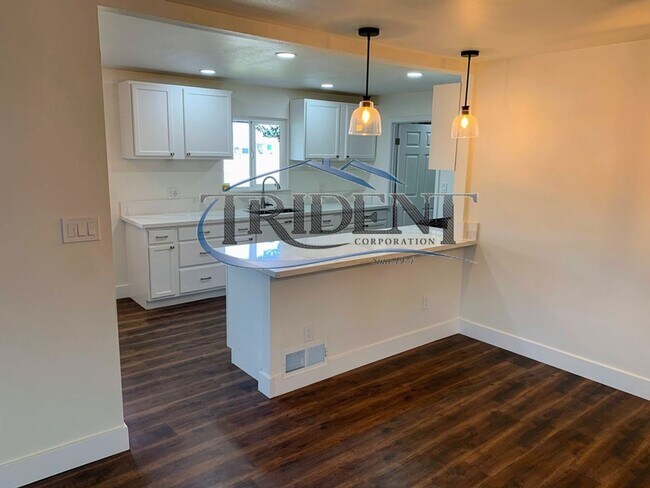 Foto del edificio - 685 N Barrett Rd
