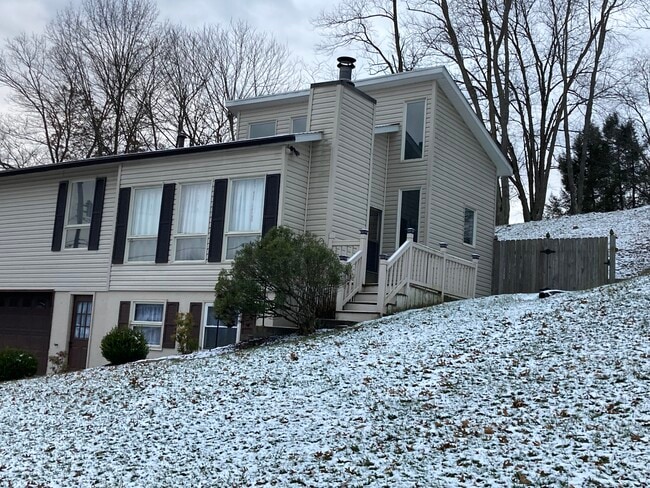 Building Photo - 6 Coolview Ln