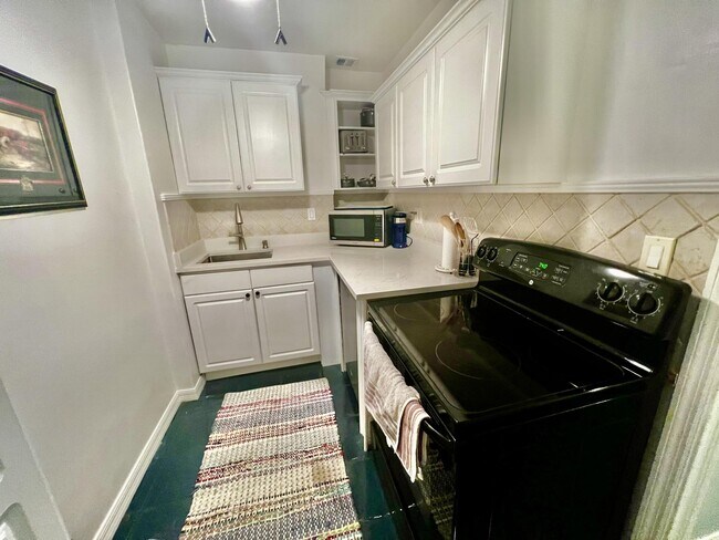 Building Photo - 636 Rambling 1 Bed House Dr
