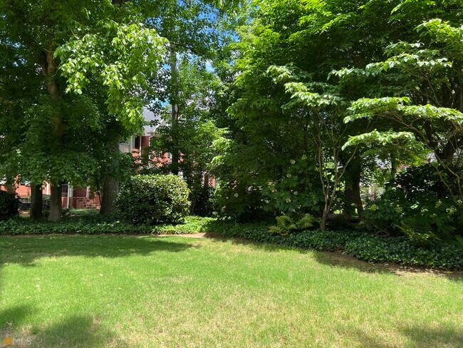 Foto del edificio - 1150 Brookhaven Glen NE