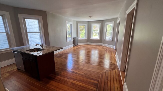 Building Photo - 93 Raymond St