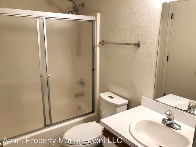 Foto del edificio - 2 br, 1 bath Apartment - 16301 NE Russell St