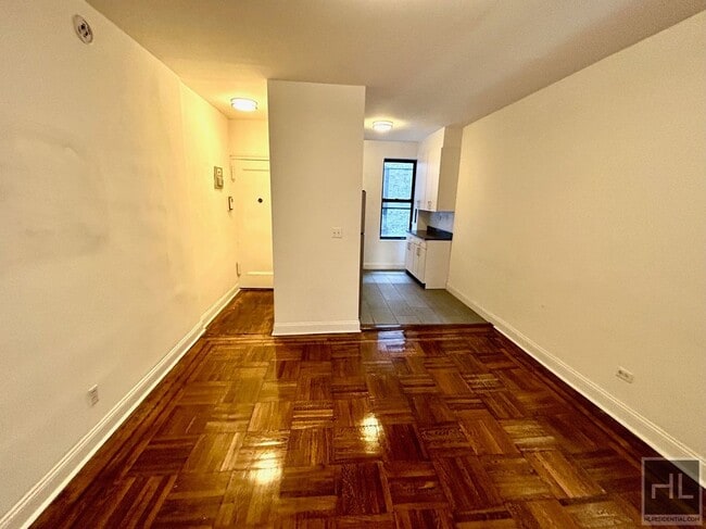 Building Photo - AMAZING ONE BEDROOM APARTMENT!! AMAZING DE...